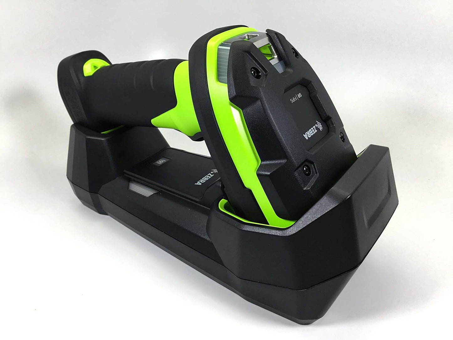 Escáner de código de barras ultrarresistente Zebra DS3678-SR 1D/2D con base USB y fuente de alimentación DS3678-SR3U4210SFW