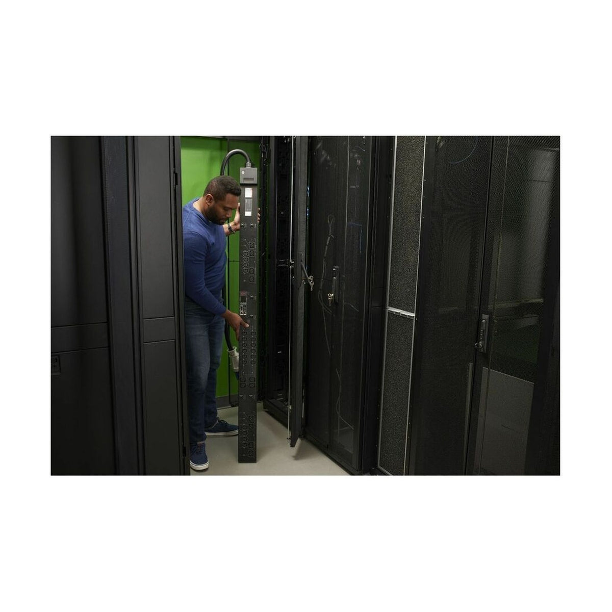 APC NetShelter 9000 Switched Rack PDU 17.3kW 208V 60A APDU9966 — view 2