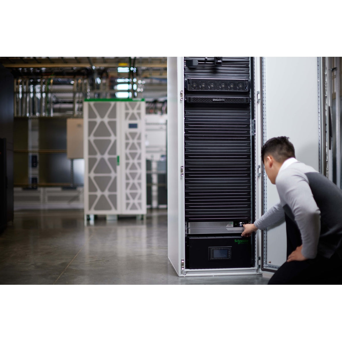 APC Smart-UPS Ultra 5kVA Lithium-Ion 208V Rack/Tower SRTL5KRM2UT — view 5